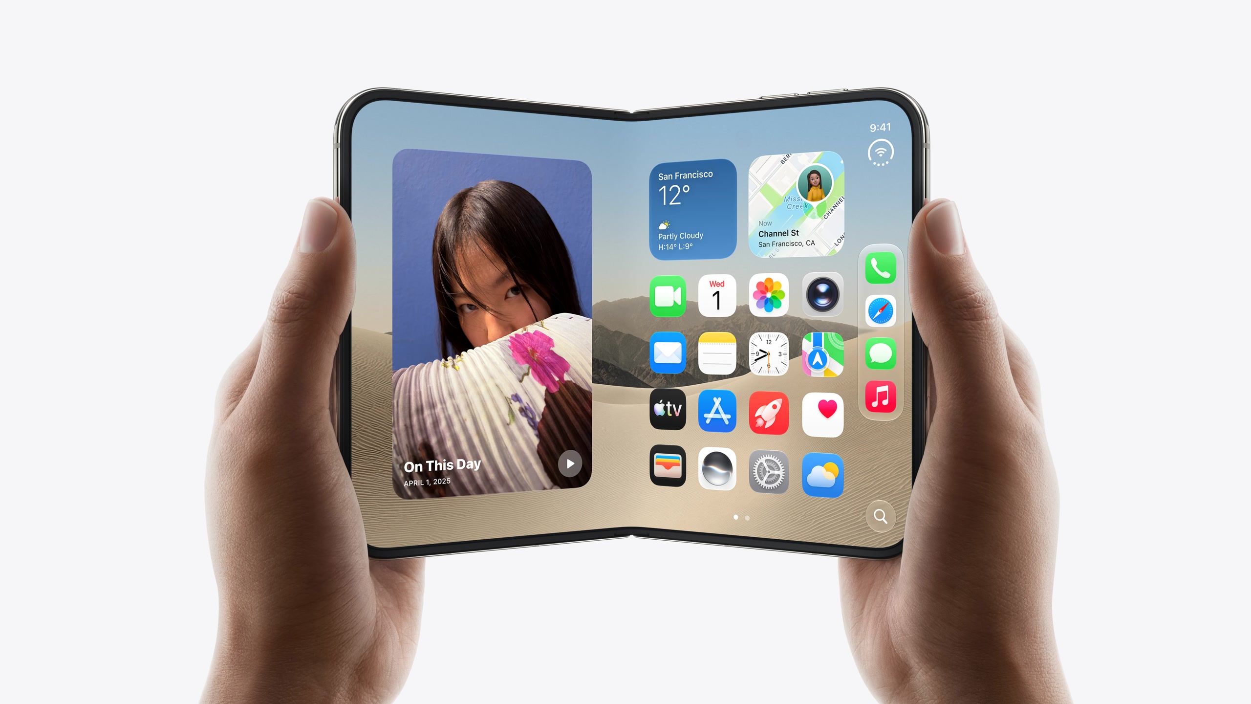 雙手橫向展開星光白色 iPhone Duo 的官方商品圖